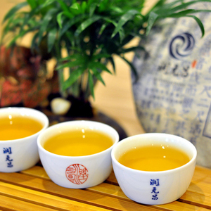 潤元昌2015曼撒青餅茶湯