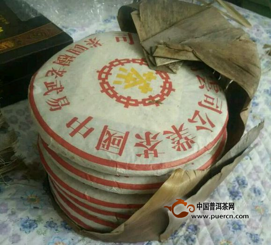 2003年中茶黃印易武老樹(shù)圓茶開(kāi)湯